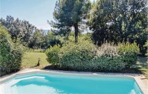 Maisons de vacances Awesome home in Roussillon with 3 Bedrooms, WiFi and Outdoor swimming pool : photos des chambres