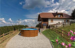 4 star vikendica Three-Bedroom Holiday Home in Store Štore Slovenija