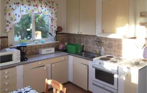 Awesome Home In Sölvesborg With Wifi