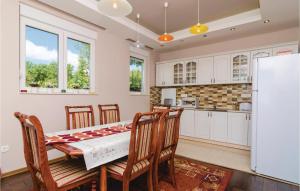 Cozy Home In Igalo With Wifi