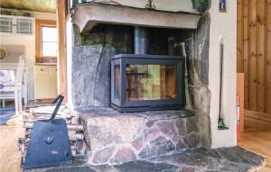 3 Bedroom Cozy Home In Åmål