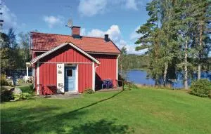 3 Bedroom Cozy Home In Åmål - Torpane