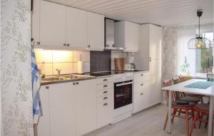 Three-Bedroom Holiday Home In Dio