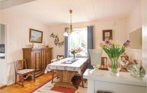 Cozy Home In Åsensbruk With Kitchen
