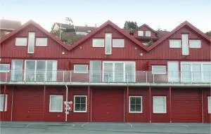 Amazing Apartment In Lindesnes - Grønsfjord