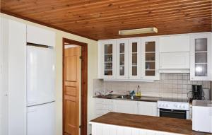 Three-Bedroom Holiday Home In Valdemarsvik