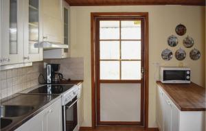 Three-Bedroom Holiday Home In Valdemarsvik