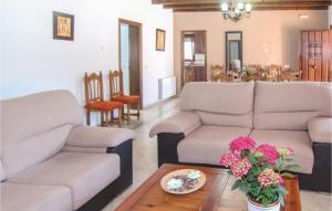 Beautiful home in Sayalonga with 5 Bedrooms WiFi and Outdoor swimming pool