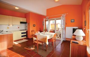 Beautiful Apartment In Izola With Wifi