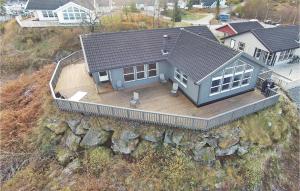 Four-Bedroom Holiday Home in Auklandshamn