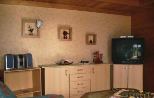 Cozy Home In Wolgast Ot Hohendorf