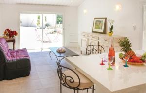 Maisons de vacances Amazing home in St, Gervais with 1 Bedrooms, WiFi and Outdoor swimming pool : photos des chambres