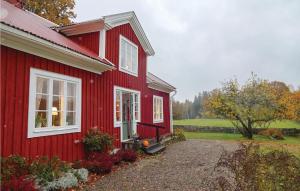 Two-Bedroom Accommodation In Holmsjo