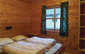 Gorgeous Home In Vallavik With Wifi