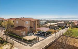  Three-Bedroom Apartment in Kastel Stari, Unterkunft in Stari Stafilić