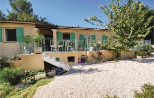 Maisons de vacances Nice home in St Anastasie s Issoles with 3 Bedrooms, Internet and Outdoor swimming pool : photos des chambres