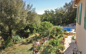 Maisons de vacances Nice home in St Anastasie s Issoles with 3 Bedrooms, Internet and Outdoor swimming pool : photos des chambres