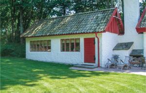 Three-Bedroom Holiday Home In Tomelilla