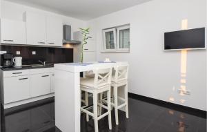 1 Bedroom Cozy Apartment In Jesenice 