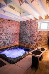 Au domaine des anges Gites avec Jacuzzi privatif dans la chambre