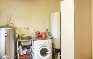 Cozy Home In Torhamn With Kitchen