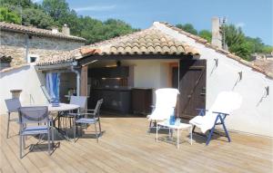 Maisons de vacances Three-Bedroom Holiday Home in Manas : photos des chambres