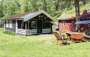 Two-Bedroom Holiday Home In Iveland - Svaland