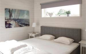 Three-Bedroom Holiday Home In Kopingsvik