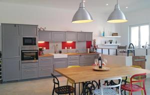 Maisons de vacances Stunning home in Narbonne with 2 Bedrooms, WiFi and Sauna : photos des chambres