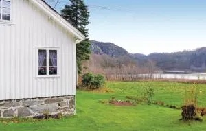 Awesome Home In Farsund With Lake View - Flekkefjord