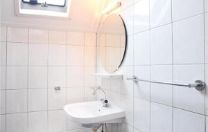 Three-Bedroom Holiday Home In Vledder