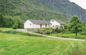 Three-Bedroom Holiday home Dirdal with a Fireplace 08