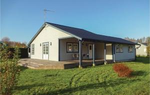 Three-Bedroom Holiday Home in Beddingestrand