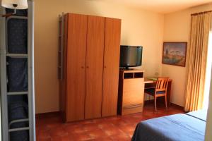 Standard Quadruple Room room in Hotel Restaurant Picasso