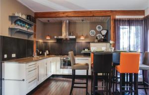 8 Bedroom Lovely Home In Bruchterveld