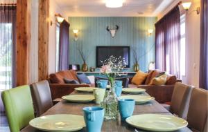 8 Bedroom Lovely Home In Bruchterveld