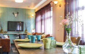 8 Bedroom Lovely Home In Bruchterveld