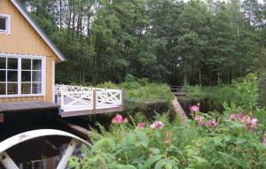 1 Bedroom Stunning Home In Örkellunga