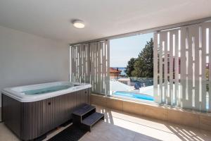 Apartment with Pool View  room in Abalone Apartments