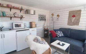 One-Bedroom Holiday Home In Larbro