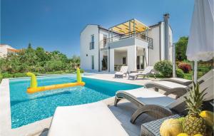 Beautiful Home In Stinjan With Jacuzzi, Wifi And Outdoor Swimming Pool