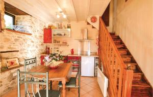 Maisons de vacances Two-Bedroom Holiday Home in Razecueille : photos des chambres