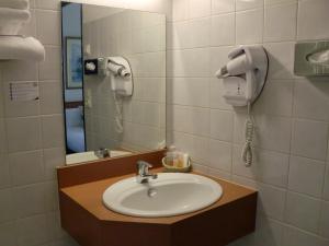 Hotels Kyriad Direct Rennes Ouest : photos des chambres