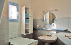 Appartements Cozy Apartment In Serra Di Ferro With House Sea View : photos des chambres