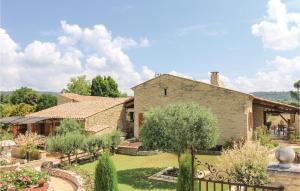 Nice home in Gordes with 3 Bedrooms and Outdoor swimming pool