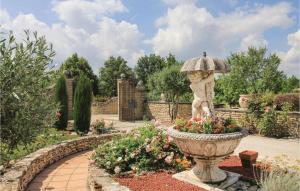 Maisons de vacances Nice home in Gordes with 3 Bedrooms and Outdoor swimming pool : photos des chambres