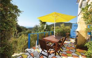 Awesome apartment in Serra di Ferro with 3 Bedrooms and WiFi