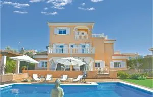 5 Bedroom Stunning Home In Lluchmajor - Cala Pi