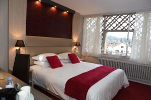 Hotels Hotel Les Trois Roses, Meylan Grenoble The Originals Boutique : photos des chambres