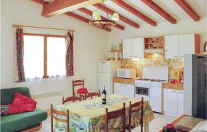 2 Bedroom Awesome Home In Teyssieres